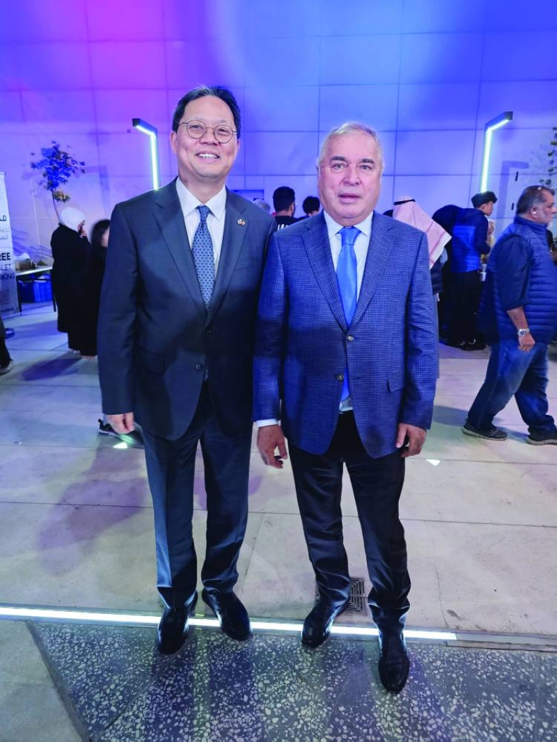 عميد السلك الدبلوماسي مع السفير الكوري