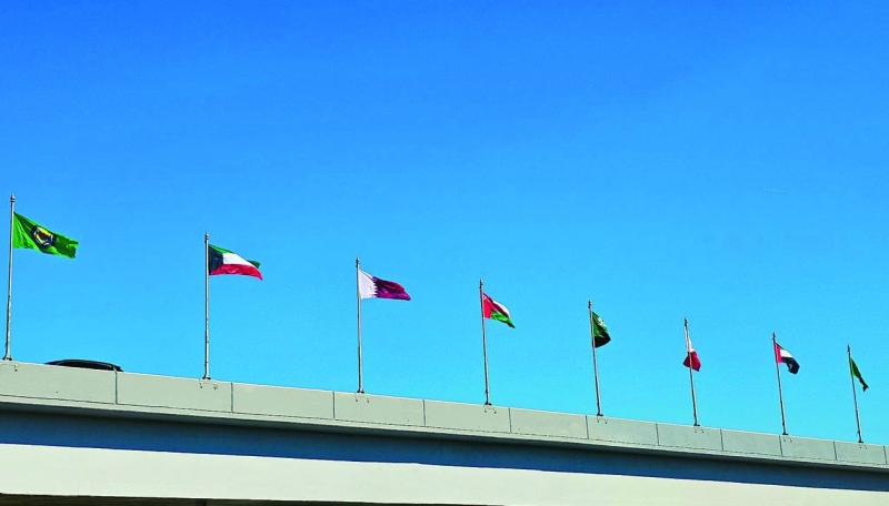 أعلام فوق الجسور 