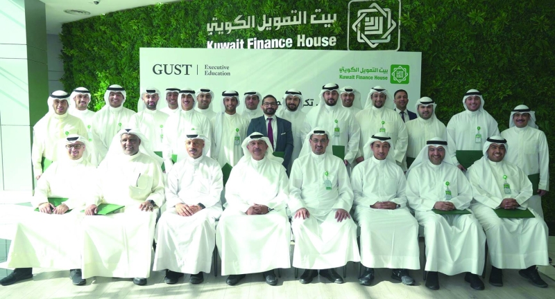 تكرم الدفعة الأولي من برنامج التقييم العقاري