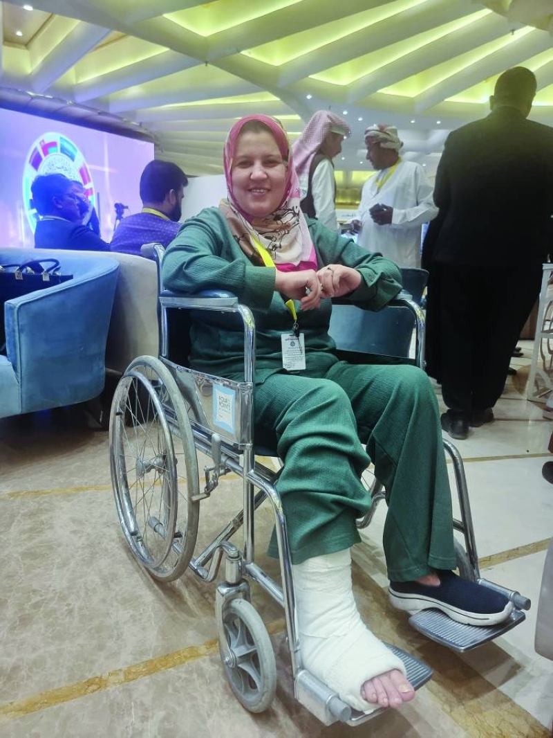 


بن هدنة بعد تجبير قدمها 