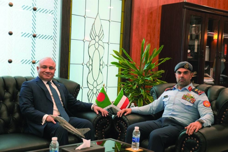 نائب رئيس الأركان مستقبلاً سفير بنغلاديش 