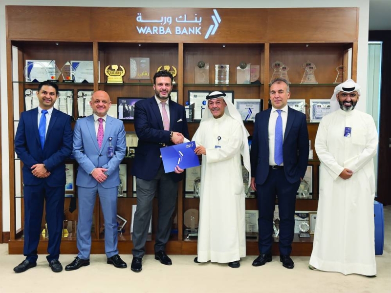 


أحمد القطامي وجهاد خليل عقب تجديد الشراكة 