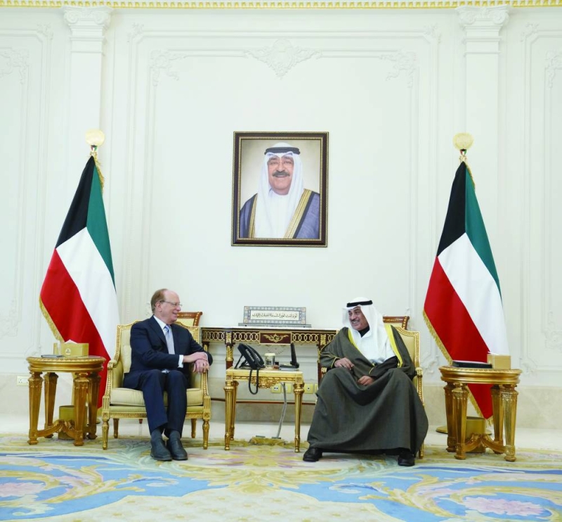 


ولي العهد مستقبلاً رئيس مجلس إدارة «بلاك روك» والوفد المرافق 