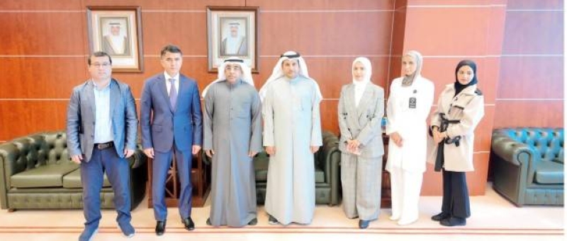 العتيبي ومسؤولو «القوى العاملة» مع السفير الأوزبكي