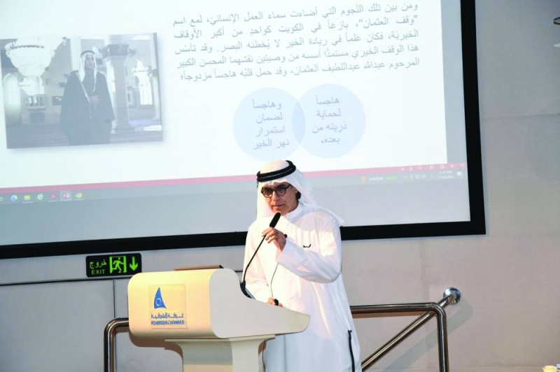 


عدنان العثمان متحدثاً بالملتقى 