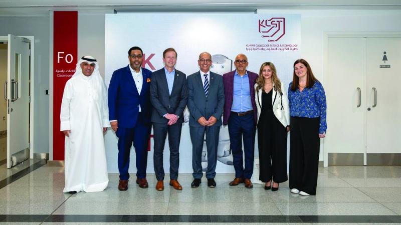 


خالد البقاعين ووفد جامعة بنتلي الأميركية وعدد من مسؤولي KCST 