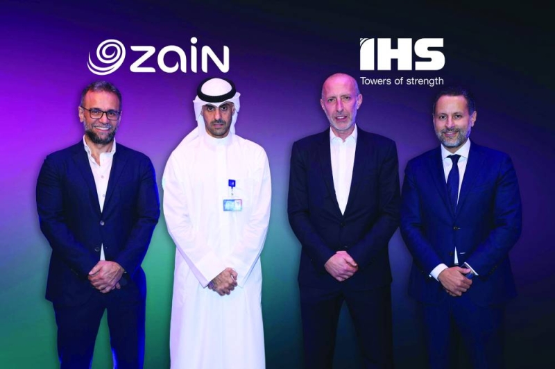 من اليسار: متى والخرافي وسعد وهلالي 