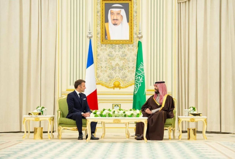 الأمير محمد بن سلمان وإيمانويل ماكرون