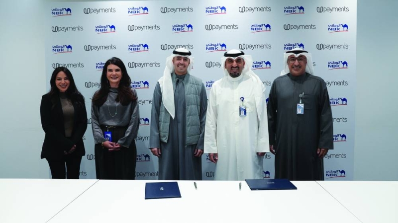 


العثمان والشريك المؤسس والرئيس التنفيذي لـ«يوبيمنتس» ناصر الحميدي ومدير الخدمات الشخصية هشام النصف وفريق «الوطني» 