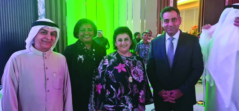 الشيخة هالة البدر والقائم بأعمال سفارة لبنان والدكتورة هيلة المكيمي ومحمد كمال 