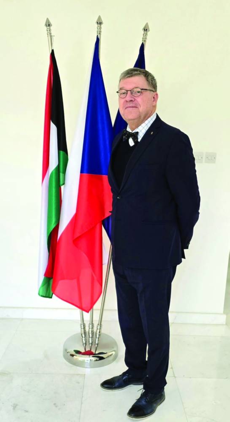 السفير يوراي خميل