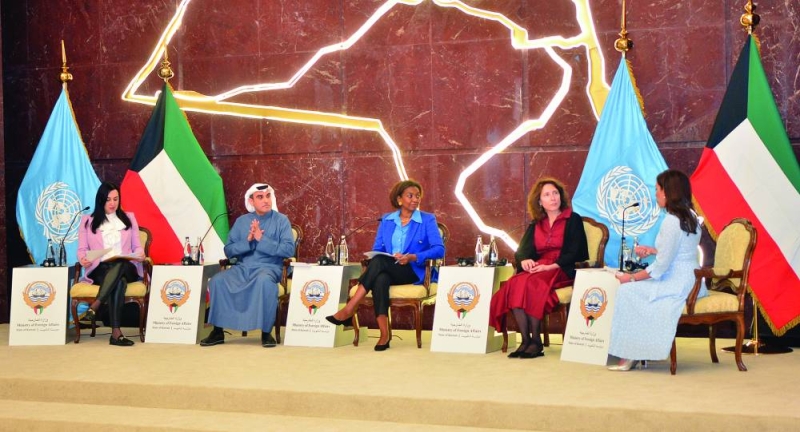 المتحدثون في الحلقة النقاشية