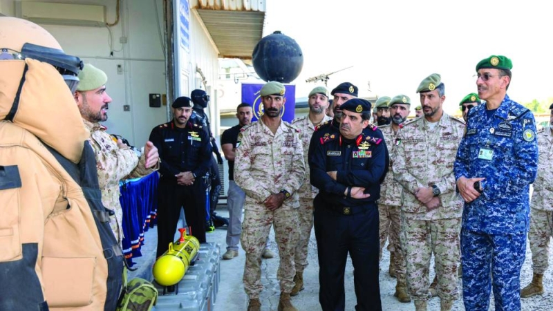 العميد المعراج يستمع إلى إيجاز حول مهام القوة البحرية 
