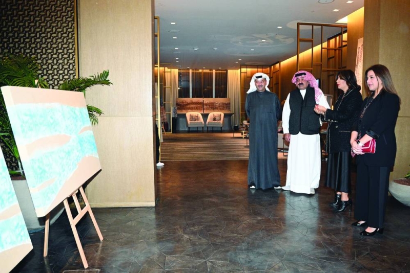 


شيماء أشكناني وزوجها وليد الخشتي مع أحمد اليوسف خلال جولة داخل المعرض 