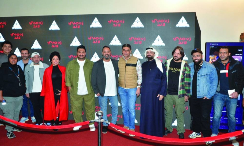 صُنّاع وأبطال الفيلم على الـ «ريد كاربت» (تصوير سعود سالم)