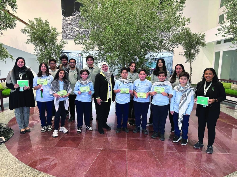 


متطوعو مدرسة «دسمان ثنائية اللغة» 