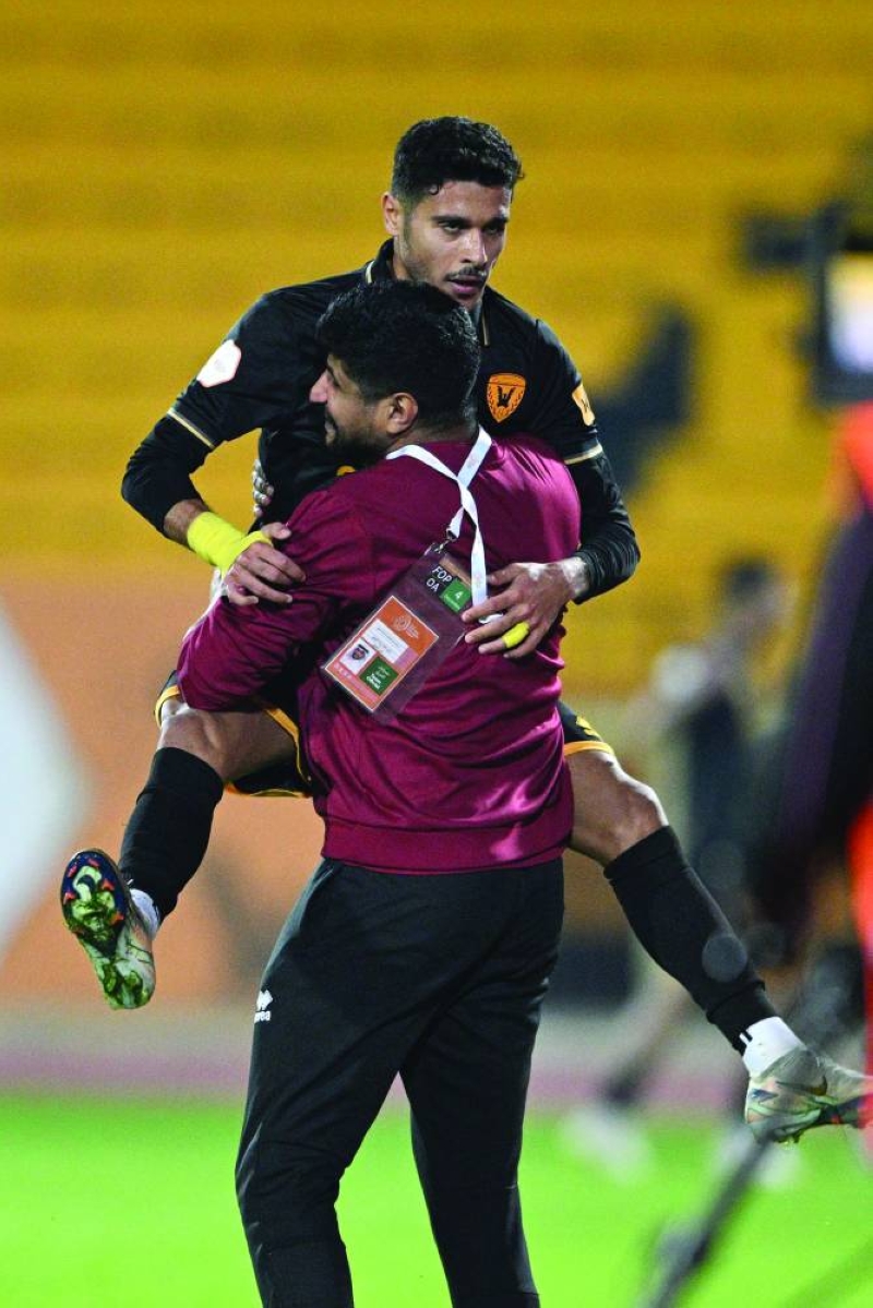 


مساعد ندا يحتفل بالفوز مع عيد الرشيدي 