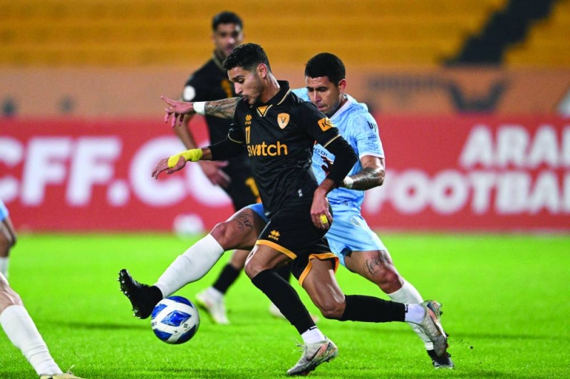 عيد الرشيدي يسدد الكرة