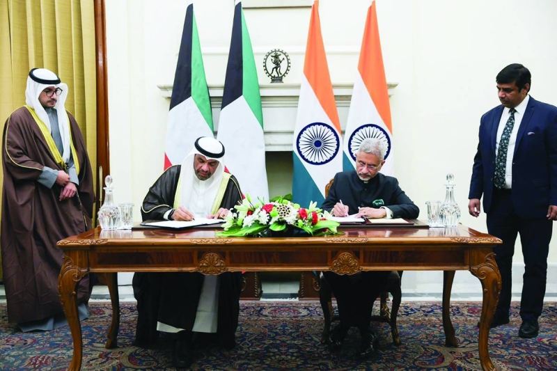 اليحيا يوقع ذكرة التفاهم مع نظيره الهندي