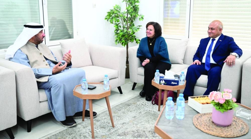 ربيعان والسفير البنغلاديشي لدى زيارة جمعية تنمية (تصوير نايف العقلة)