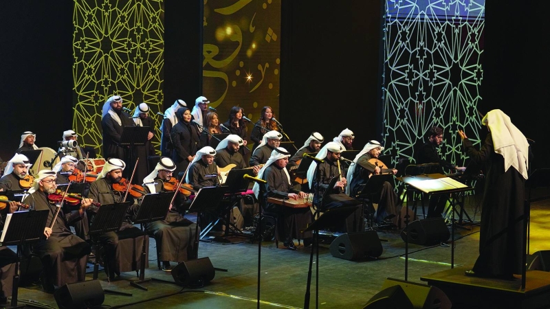 


المايسترو خالد نوري يقود فرقته الموسيقية 