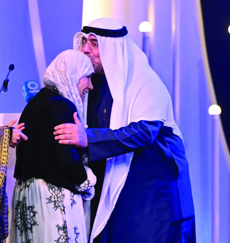 


الزامل... وقُبلة على رأس الصالح 