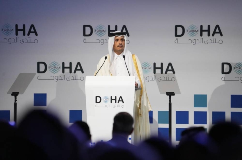 محمد بن عبدالرحمن متحدثاً في منتدى الدوحة