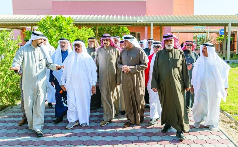 


المسؤولون بصحبة وفد نادي «عبدالرحمن كانو» الاجتماعي البحريني 