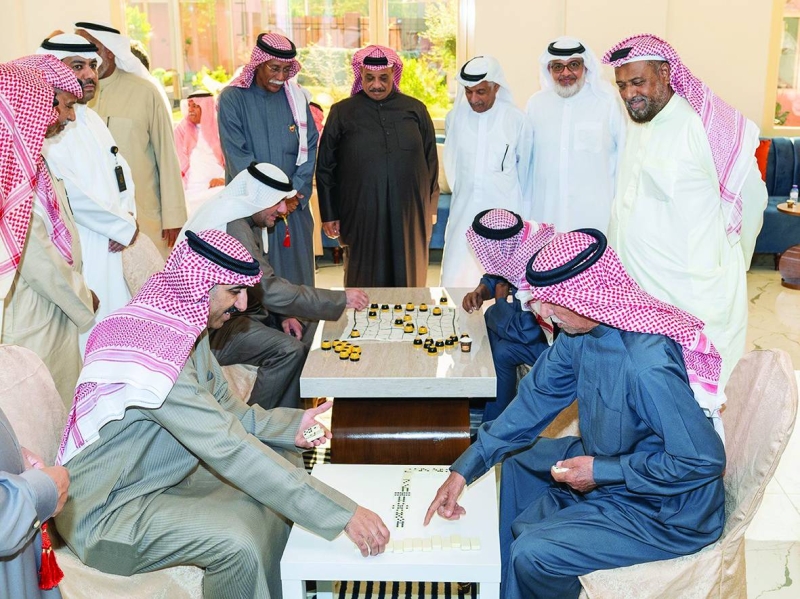 


الوفد البحريني يشارك نزلاء مركز (فرح) التخصصي إحدى الألعاب الشعبية 