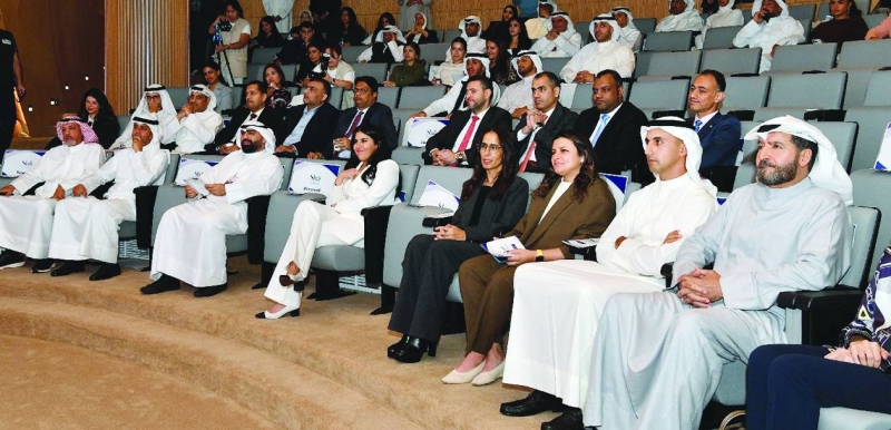 


جانب من الحضور في حفل تخريج «shift» مع «الاستثمارات الوطنية» و«Creative Confidence» 