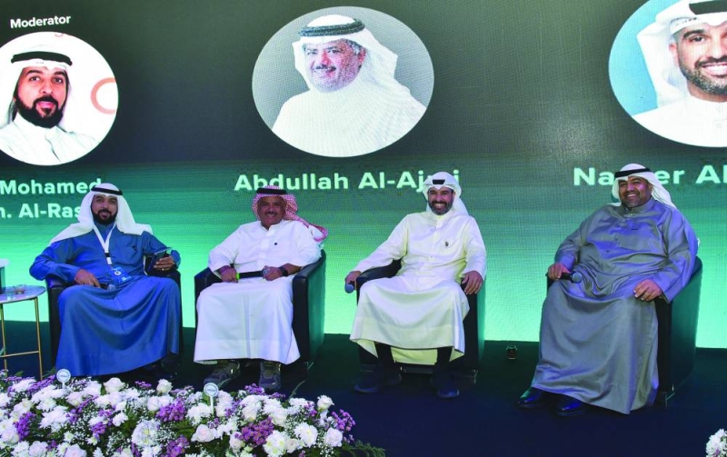 


المرزوق مشاركاً في الجلسة النقاشية 