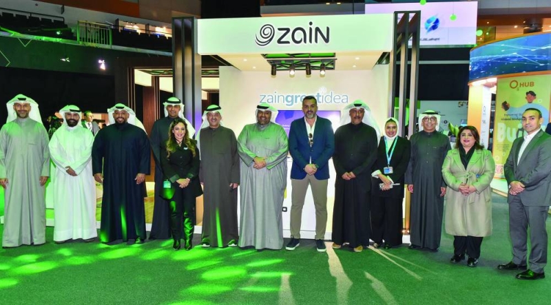 


فريق «زين» في جناحها 