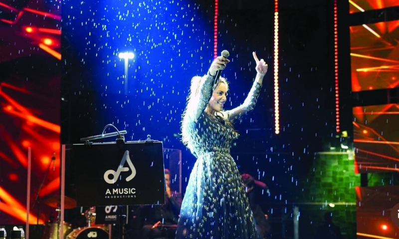 


الأمطار تتساقط خلال الحفل 