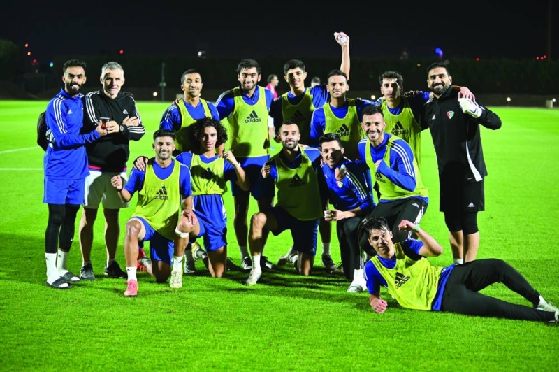 


لاعبو منتخب الكويت في المران الأخير 