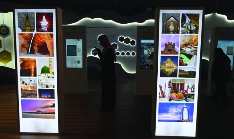 من معروضات الجناح