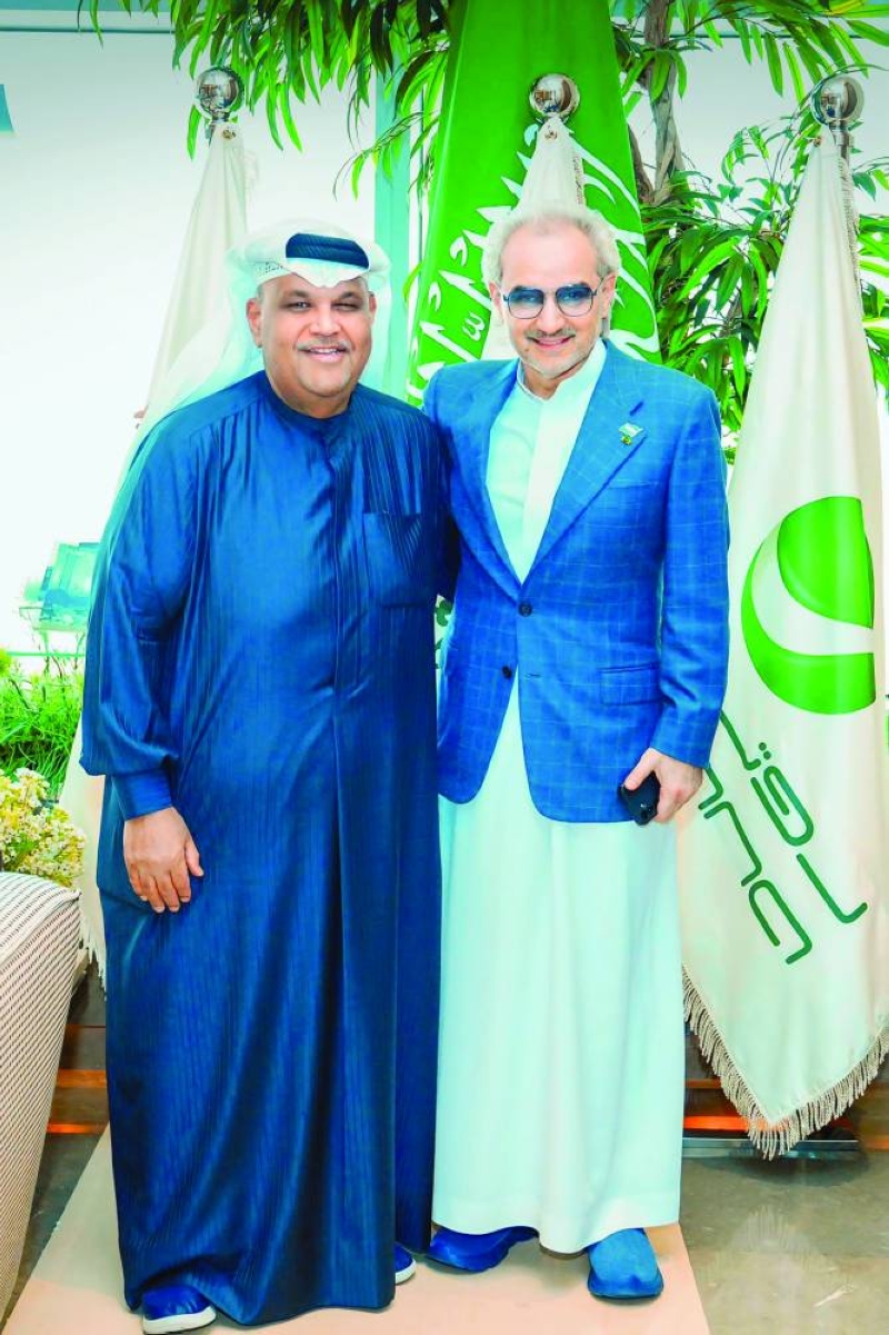 


نبيل شعيل مع الوليد بن طلال 