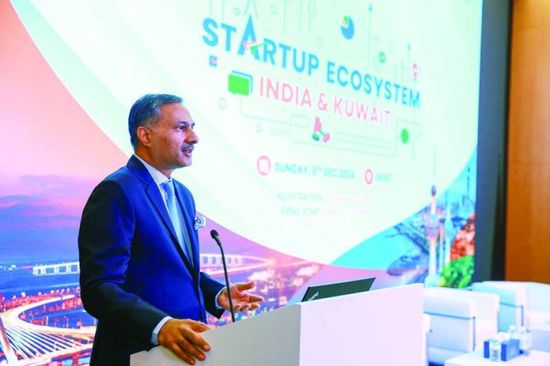 السفير سويكا متحدثاً في المؤتمر