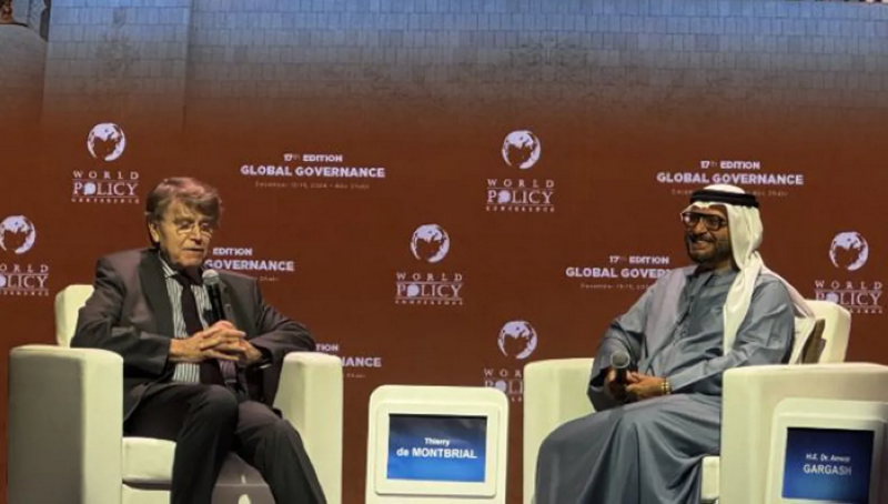 قرقاش خلال مشاركته في مؤتمر السياسات العالمية في أبوظبي