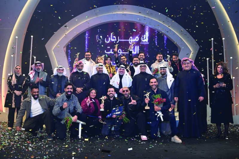 


المكرّمون في لقطة جماعية 