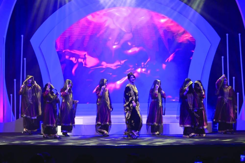 


رهف العنزي مع عدد من المشاركات 