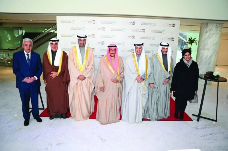 


وزيرا الإعلام والخارجية مع إبراهيم الدعيج ومرزوق الغانم وسعود البابطين والسفير رامي طهبوب والعنود الصباح 