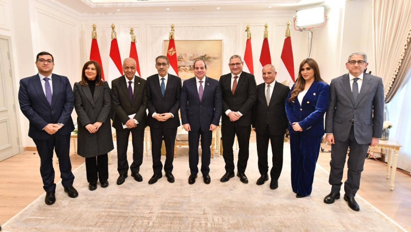 الرئيس المصري مع عدد من الإعلاميين