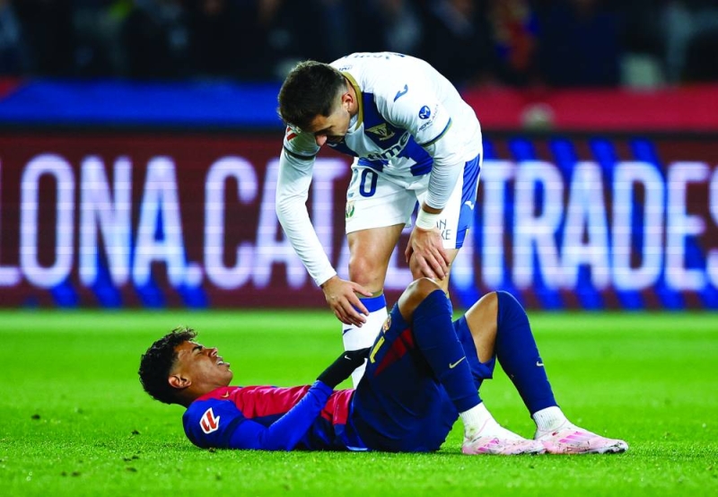 لامين يامال بعد تعرضه للإصابة (رويترز)