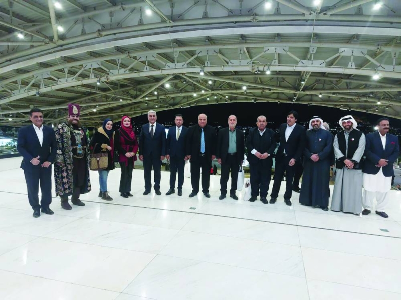 


الوفد العراقي المشارك في المعرض برفقة الفريق الكويتي 