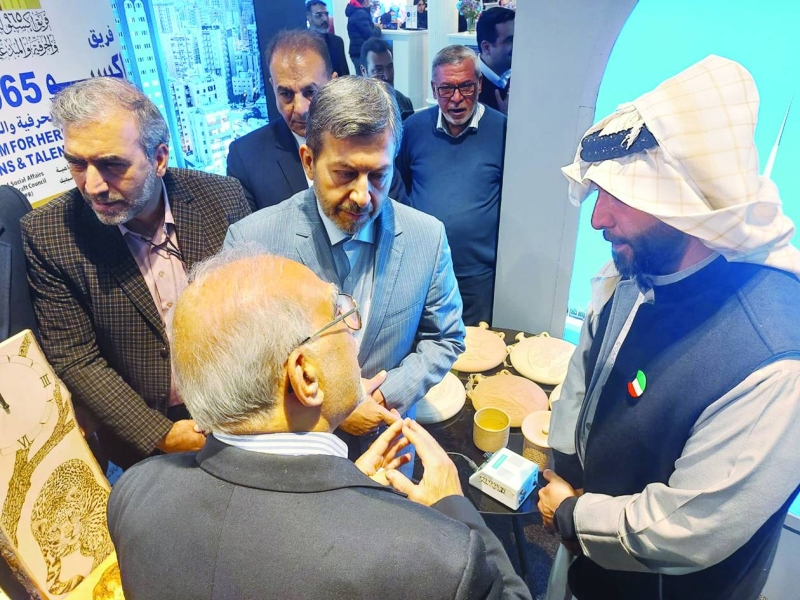 


محافظ أصفهان يزور الجناح الكويتي 