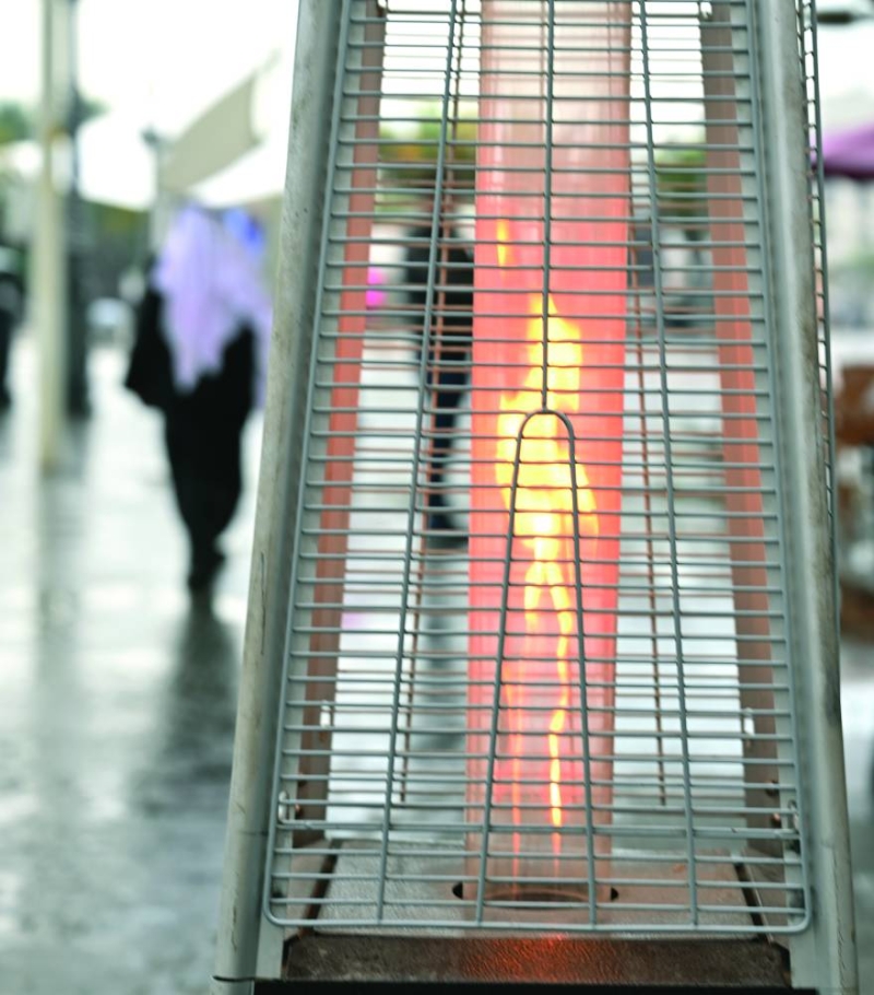 


الدفء يحلو في الشتاء	  (تصوير أسعد عبدالله) 