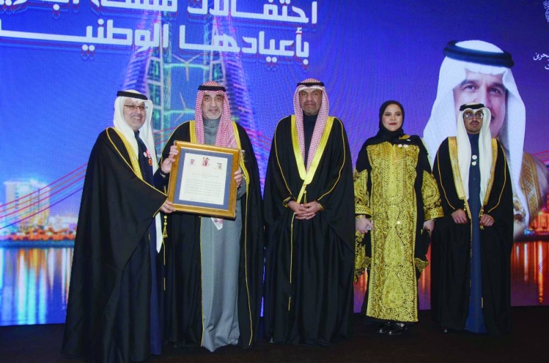 هدية تذكارية للنائب الأول 