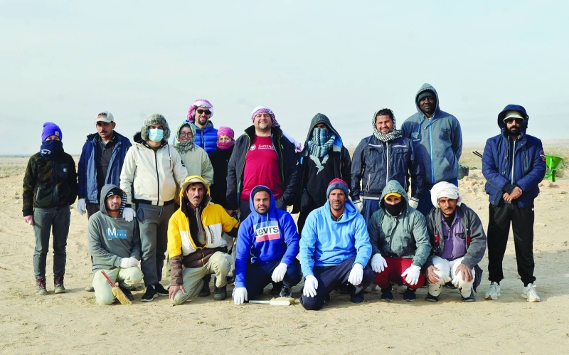 فريق العمل في منطقة الحفر بمحمية صباح الأحمد 