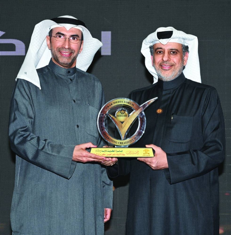 تكريم وكيل وزارة الإعلام ناصر محيسن 	(تصوير أسعد عبد الله)