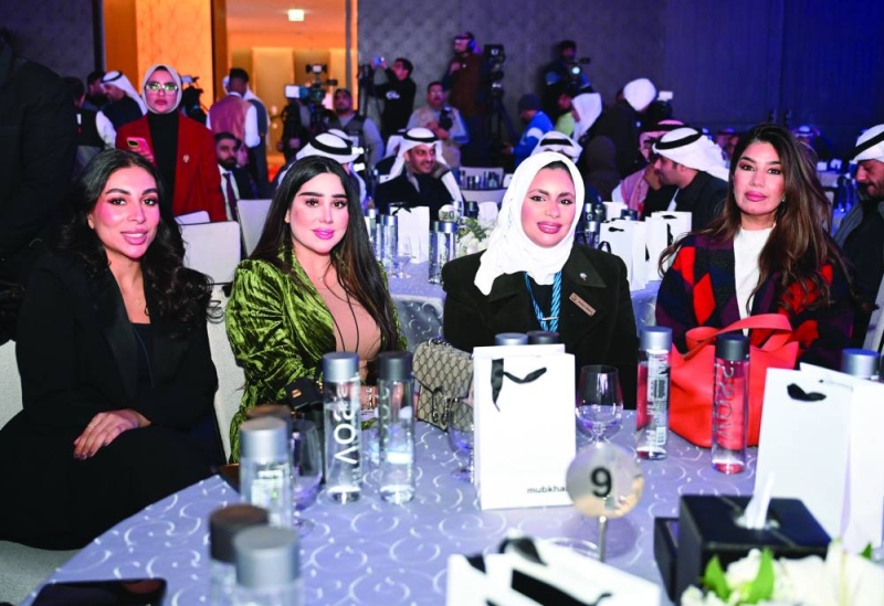 حضور نسائي في الحفل